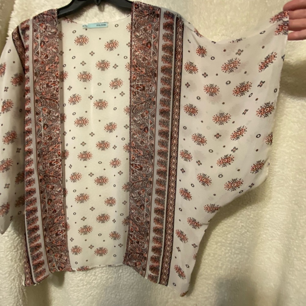 Shear short sleeve coverlet top